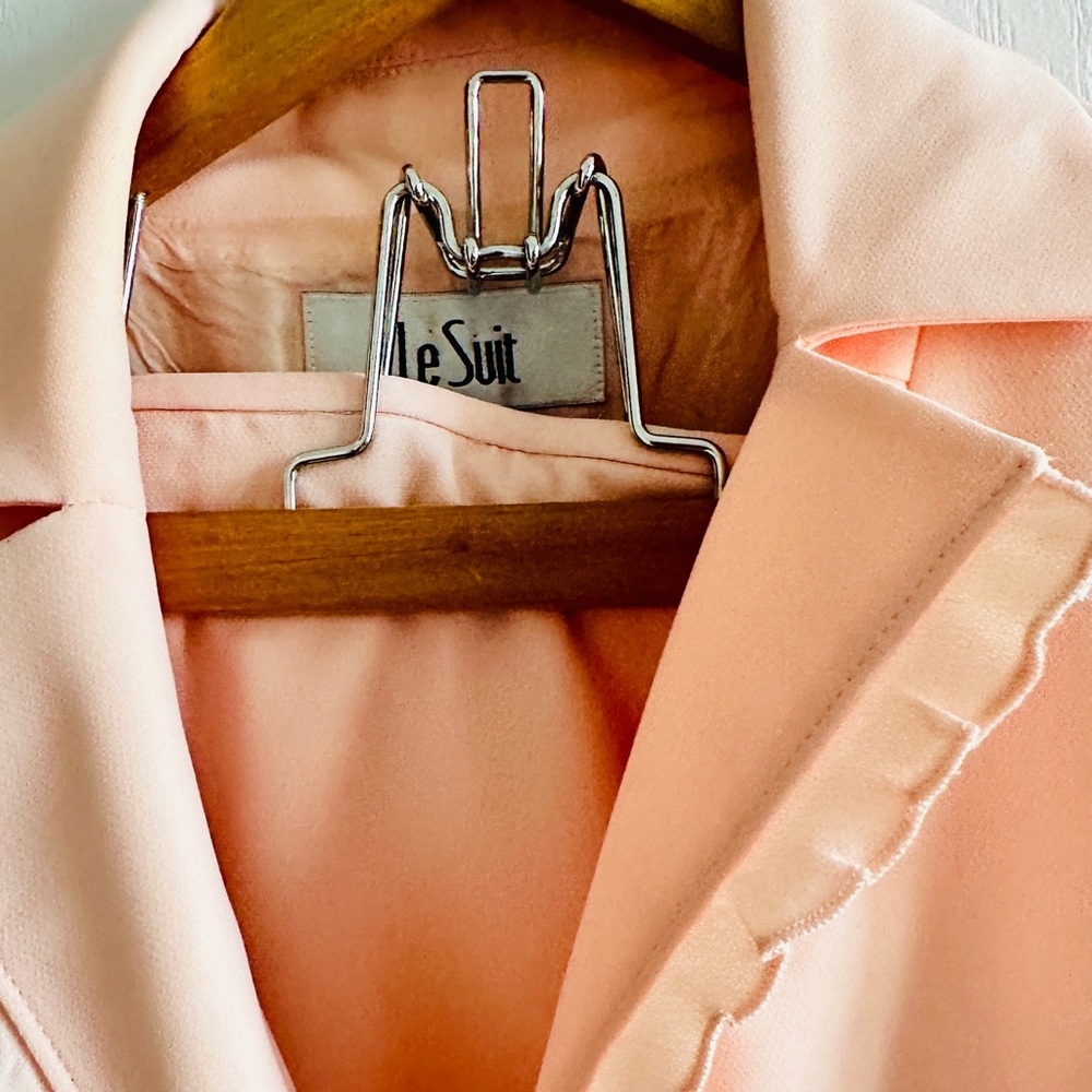 New without tags suit  by Le suit